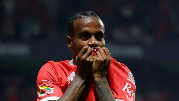 Helinho buscado por América.