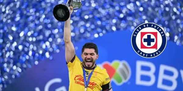 Henry con la copa y escudo de Cruz Azul/FOTO: x