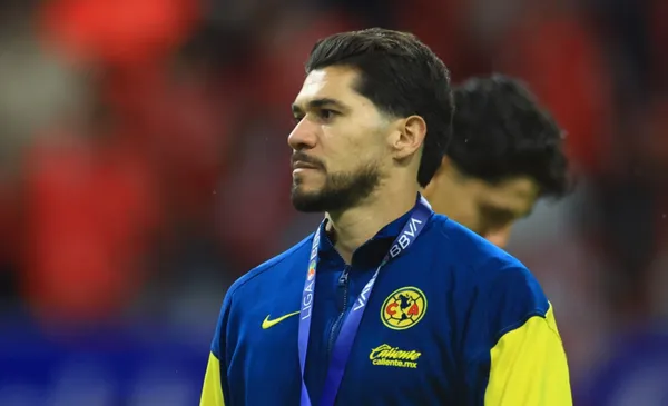 Henry Martín en protocolo de la Liga MX (Fuente: Mexsports)