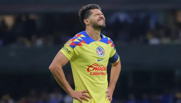 Henry Martín lamentando falla