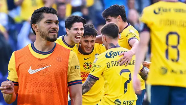 Henry martín y jugadores de América (Foto tomada de: MexSport)