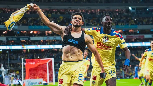 Henry y Quiñones celebrando el gol