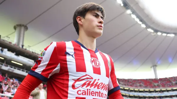 Hormiga González sobre América vs. Chivas.