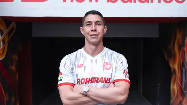 Hugo González hace enojar al América.