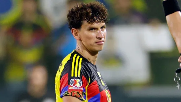 Igor Lichnovsky se va del América.