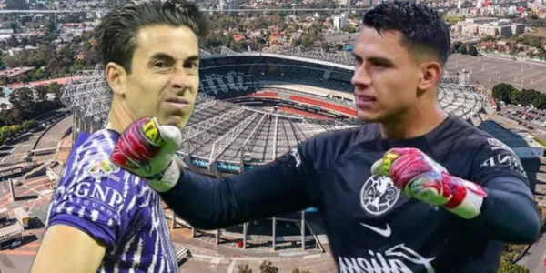Jiménez, Malagón y fondo el Estadio Azteca / Foto Mexsport