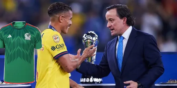 Jona tras el campeonato y la playera de la Selección/FOTO: Marca