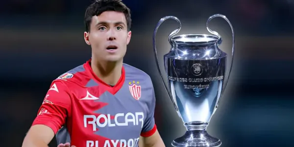 José Paradela del club Necaxa y trofeo de la UEFA Champions League / Foto: MEXSPORT y UEFA