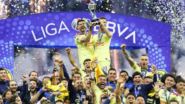 Jugadores de América festejando el titulo del 2023