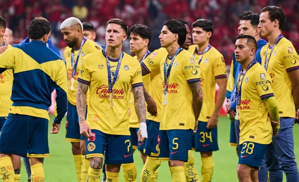 Jugadores de América miran premiación a Toluca (Fuente: Mexsports)