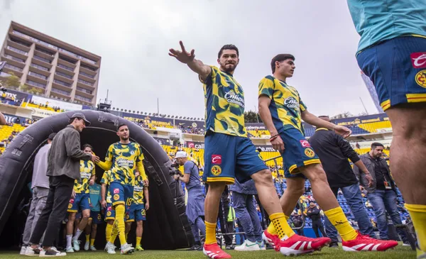 Jugadores de América salen a calentar (Fuente: Mexsports)