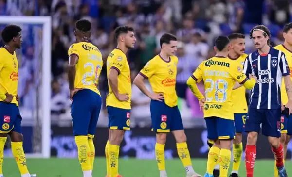 Jugadores de América salen tras una derrota ante Rayados (Fuente: Mexsports)