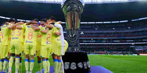Jugadores de América y el trofeo/FOTO:Marca