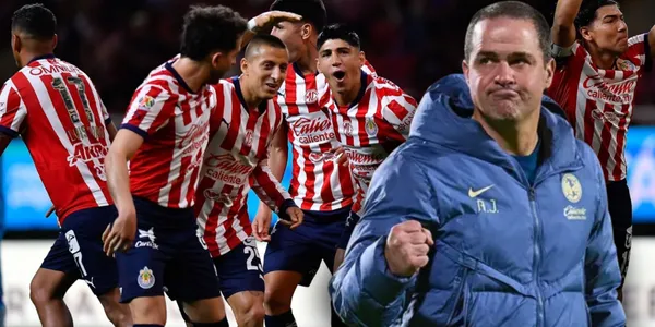 Jugadores de Chivas y André Jardine / Foto: MEXSPORT