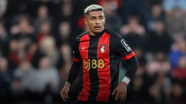 Julián Araujo no seguirá en la Premier League y busca nuevo destino.