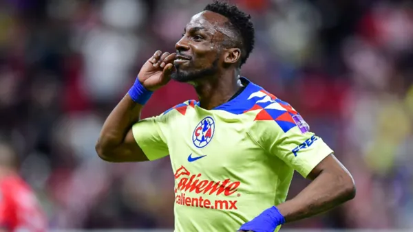 Julián Quiñones con camiseta del América