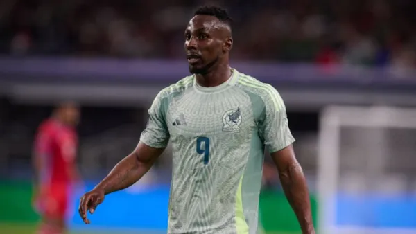 Julián Quiñones con México