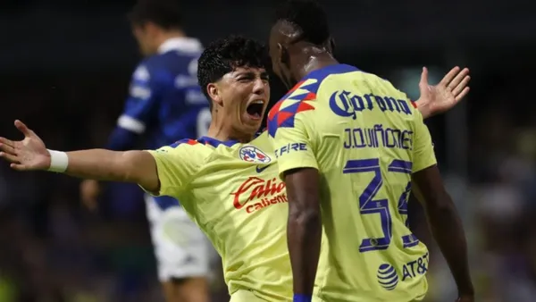 Julián Quiñones y Kevin Álvarez festejando en América