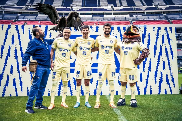 Las águilas del América ya presentaron de manera oficial a sus tres flamantes refuerzos.