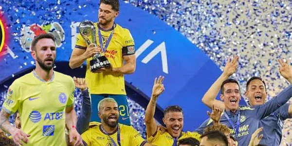 Layún y América tricampeón/FOTO: Mexsport