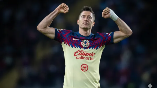 Lewandowski con la camiseta del Club América.
