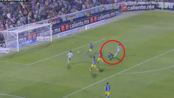 Luis Ángel Malagón, portero del América recibe gol de Santos