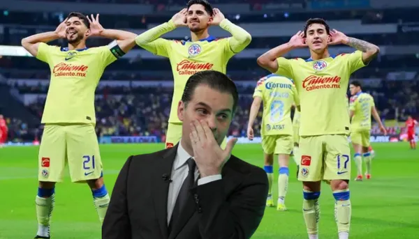 Martinoli con Valdés, Henry y Zendejas de fondo