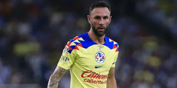 Miguel Layún es sorprendido en su último partido con el América.