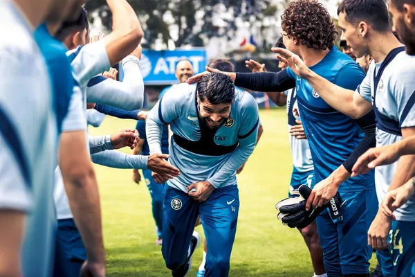 Néstor Araujo tiene poco entrenando con el primer equipo del América.