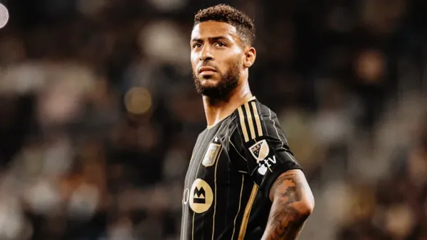 Otro golpe duro para Denis Bouanga.