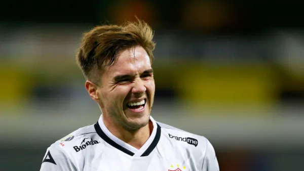 Palavecino prefiere Cruz Azul: La influencia de Larcamón y Paradela fue clave en la decisión.