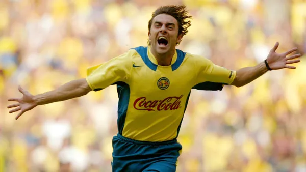 Piojo Lépez celebrando gol con América