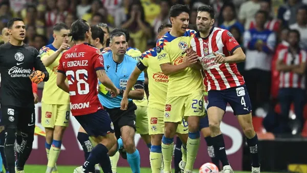 "Pollo" Briseño enfrentando al Club América - Foto: Imago