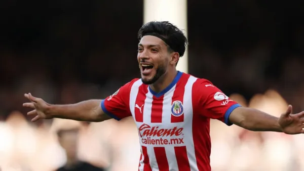 Raúl Jiménez podría llegar a Chivas y hay sorpresa.