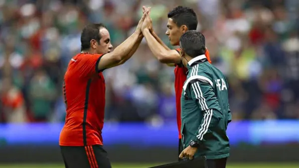 Raúl Jiménez y Cuauhtémoc Blanco con Selección Mexicana - Foto: Imago