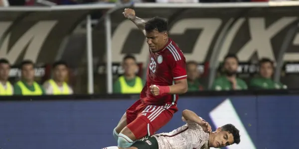 Roger Martínez le marca gol a México en partido amistoso.