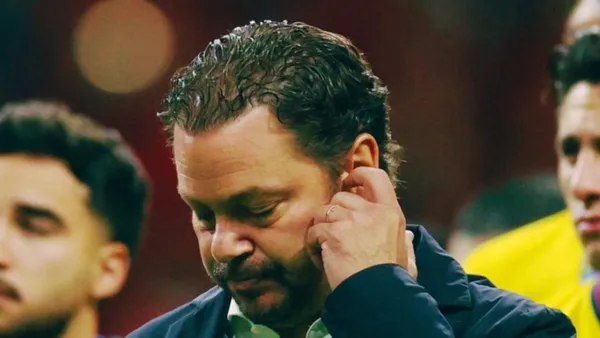 Santiago Baños, bajo la lupa: La dependencia de la agencia PitzGroup genera incertidumbre.