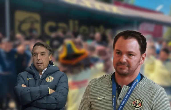 Santiago Baños sonriendo, a su lado Emilio Azcárraga serio/ Foto Club América.