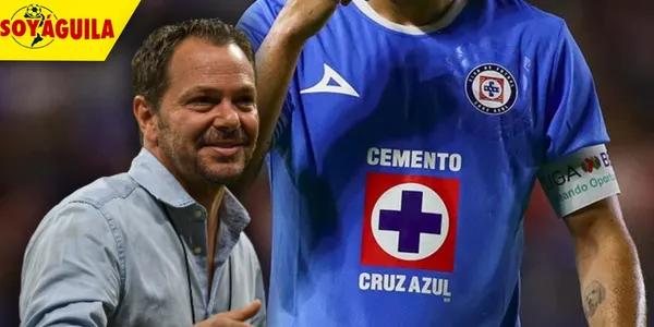 Santiago Baños y jugador del Cruz Azul (Fuente: MEXSPORT)