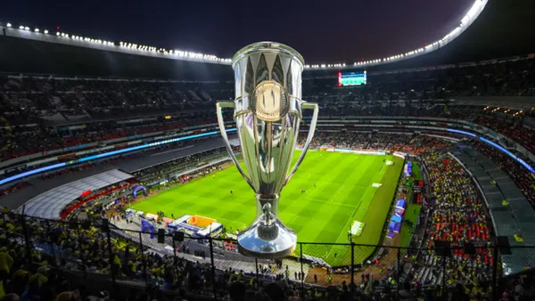 Trofeo de la Concachampions en el Estadio Azteca
