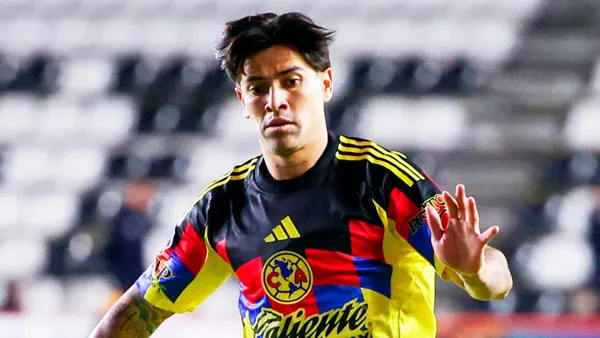 Víctor Dávila complica su salida del América.