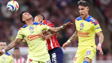 Cristian Calderón durante el cotejo entre Chivas vs. América / Foto: Getty Images