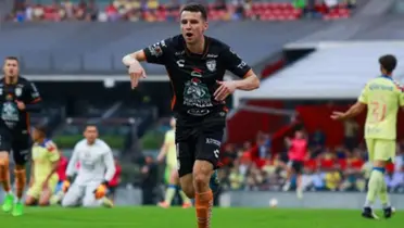 Idrissi marcando gol en el Estadio Azteca