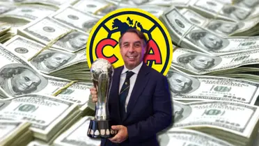 Emilio Azcárraga con trofeo de campeón, escudo del América y millones de dólares