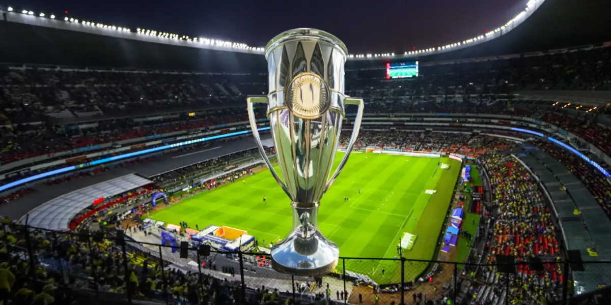 Trofeo de la Concachampions en el Estadio Azteca