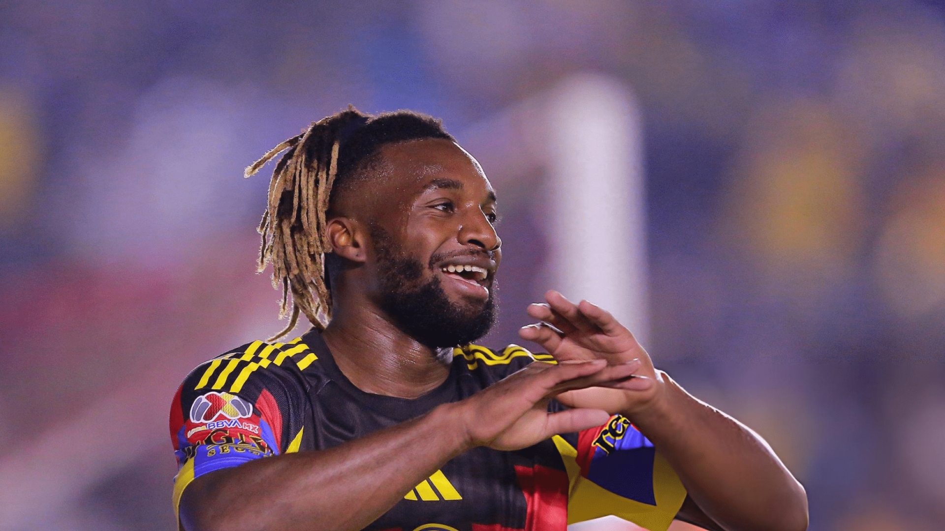 Allan Saint-Maximin y su mensaje enigmático.