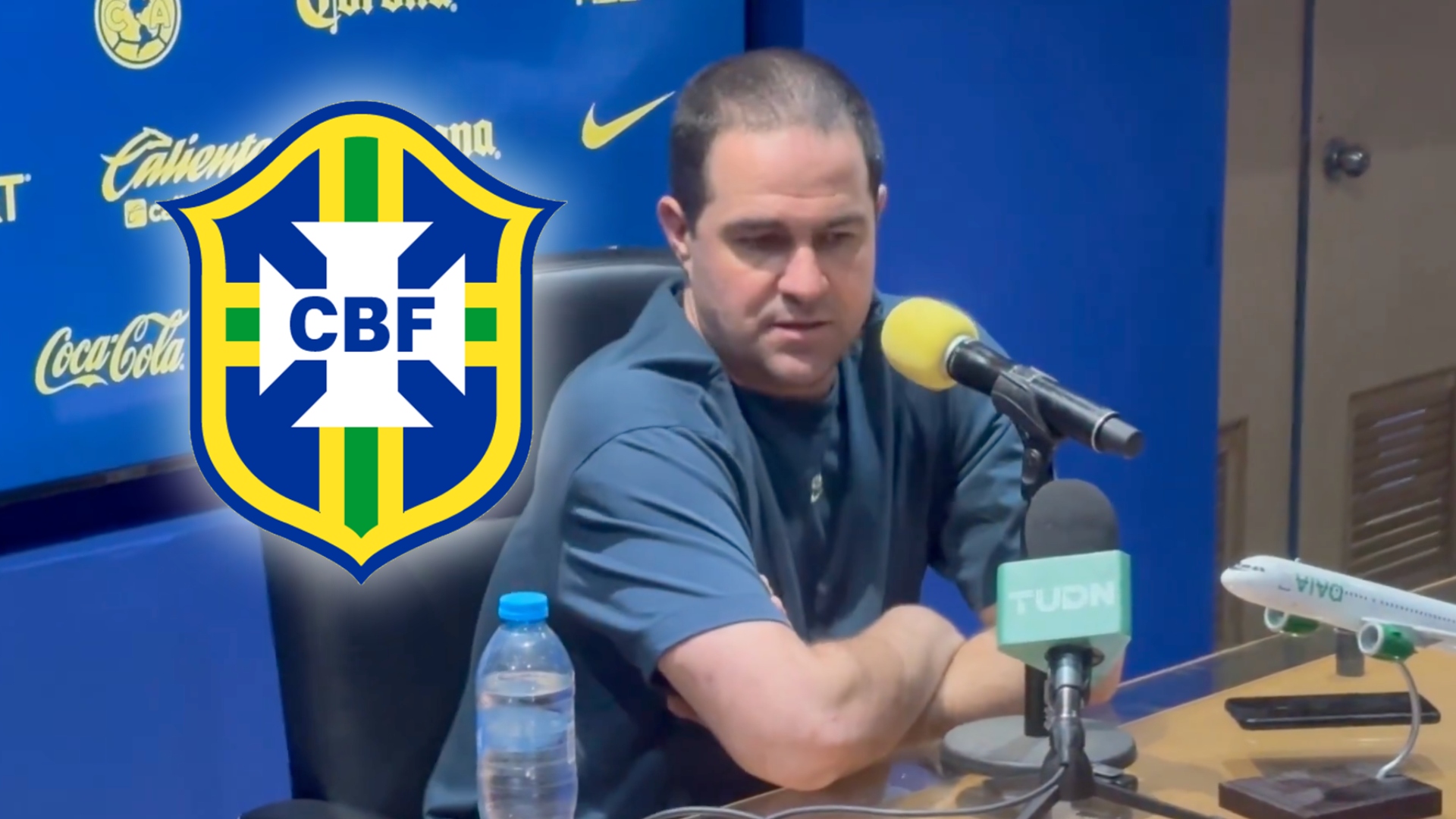 André Jardine en conferencia de prensa (Foto: León Lecanda)